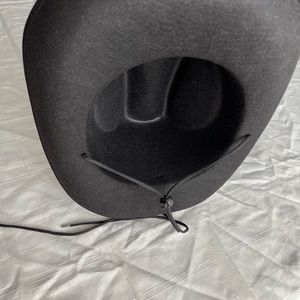 2 black hats